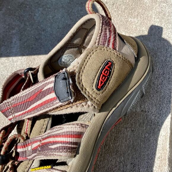 Keen Hiking Closed Toe Sandals Boys Size 5 US Waterproof Outdoors Tan Orange - Picture 7 of 16